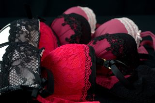 Comment j’ai fait du vide dans mes tiroirs à lingerie et pleuré du peu qui m'allait 5 kamarel boutique vente de produits pour adultes, coaching image de soi et love coach Dieppe