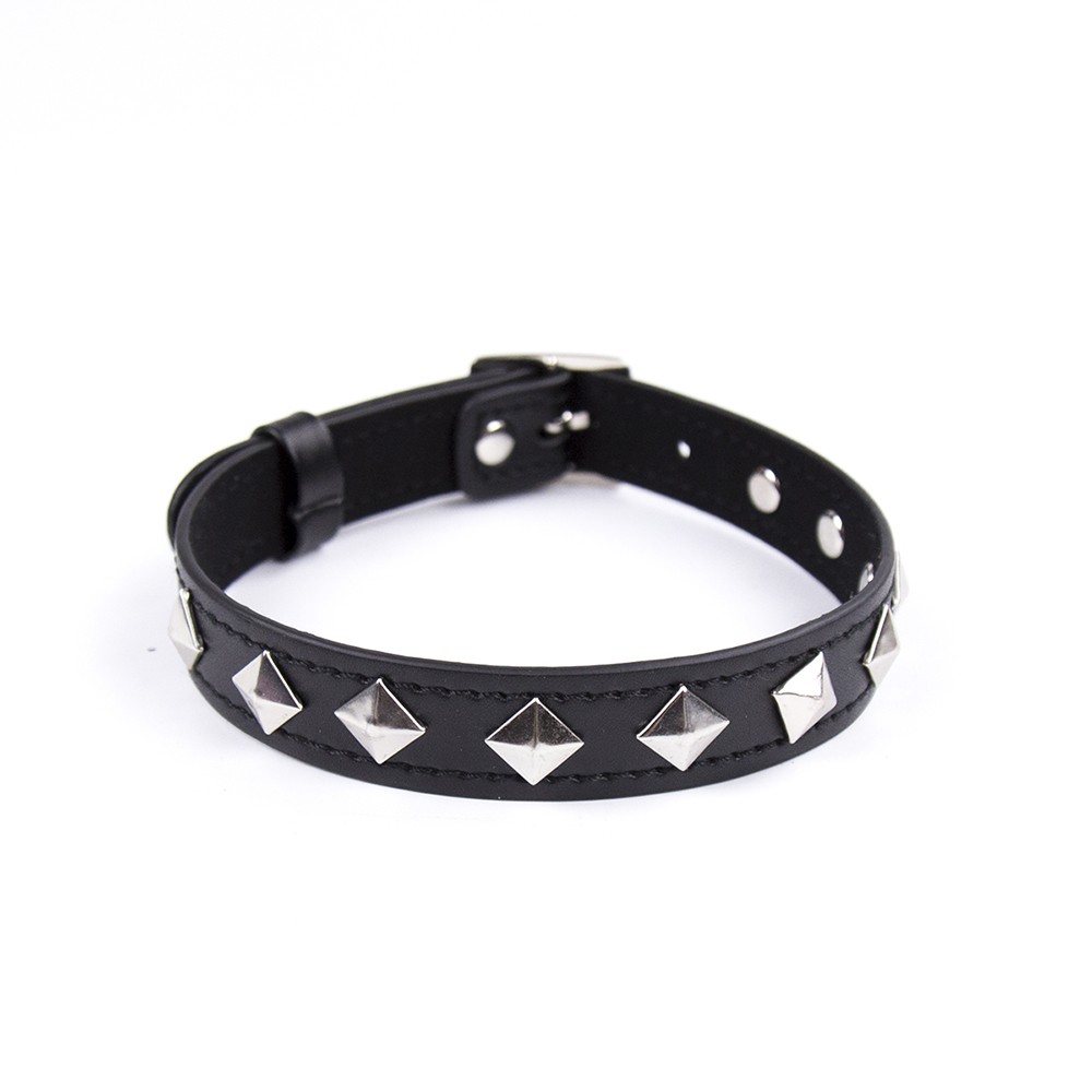 Collier réglable avec déco en métal Couleur : Noir 1 Collier réglable avec déco en métal Couleur : Noir