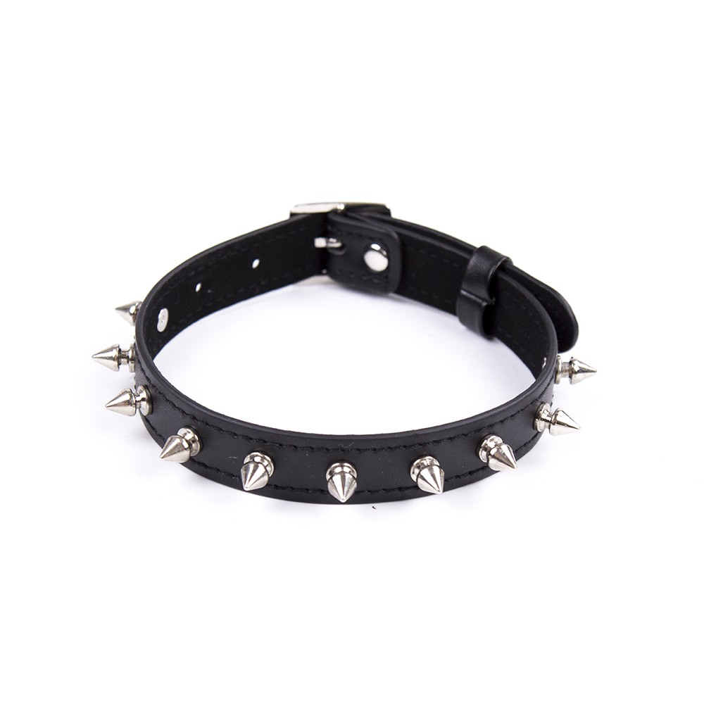 Collier réglable avec rivets en métal Couleur : Noir 1 Collier réglable avec rivets en métal Couleur : Noir