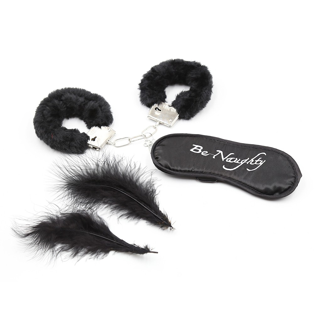 Kit coquin 4 pièces : Menottes, 1 plume et masque Couleur : Noir 1 Kit coquin 4 pièces : Menottes, 1 plume et masque Couleur : Noir